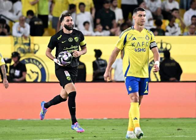 乐鱼体育官网-C罗罢赛真相出炉：自己人被架空，球队引援被对手干扰叫停